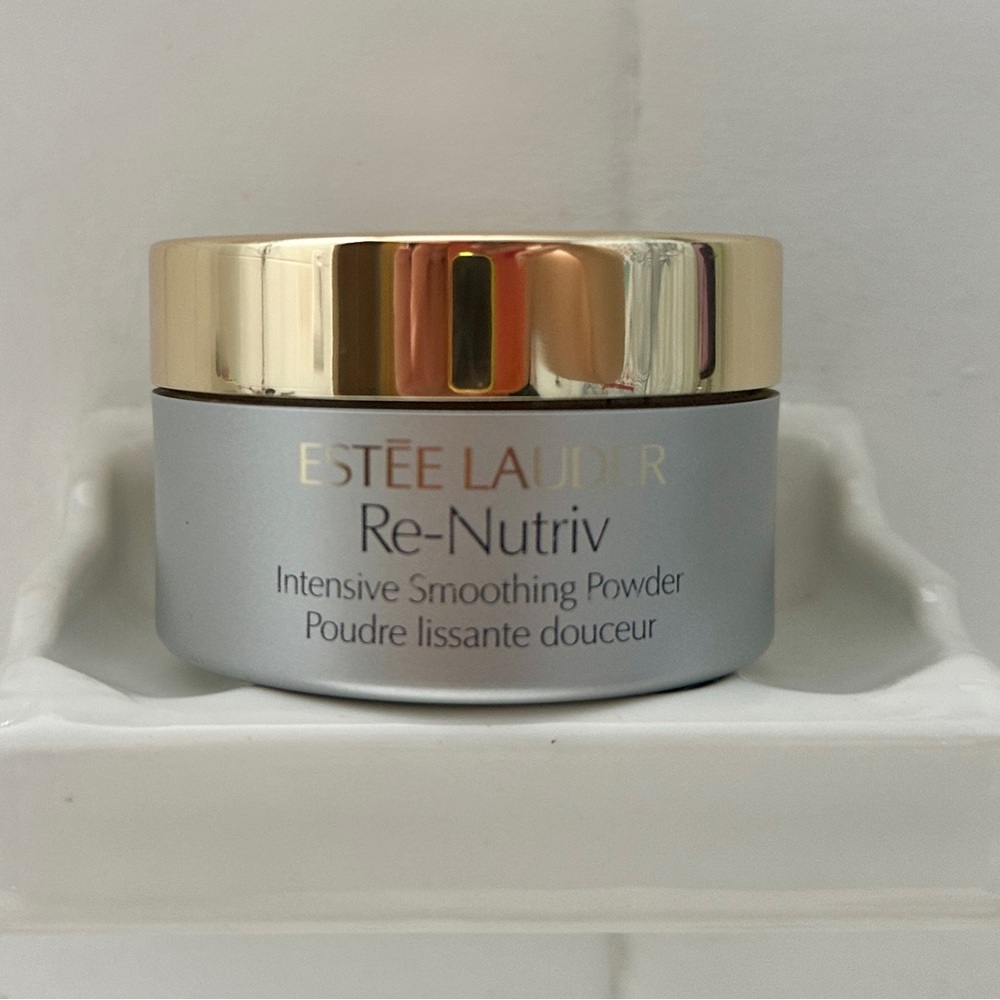 Estée Lauder re-nutriv smoothing powder
